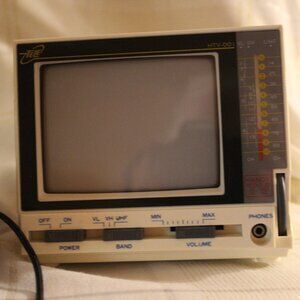 THE HANDY MINI TV TELEVISION HTV-001-1998 WHIE (CREAM) COLOR PORTABLE B/W 4.5 !!